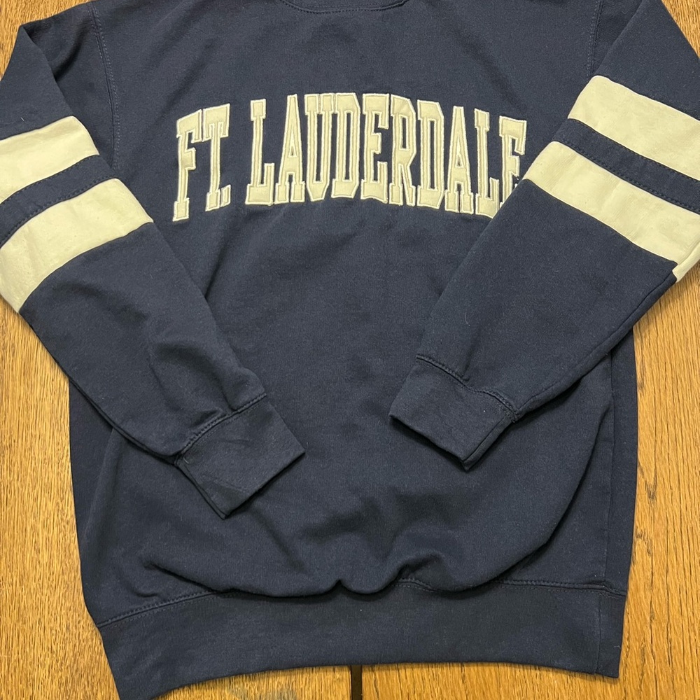 Source Unknown Navy and Cream Men's Sweatshirt